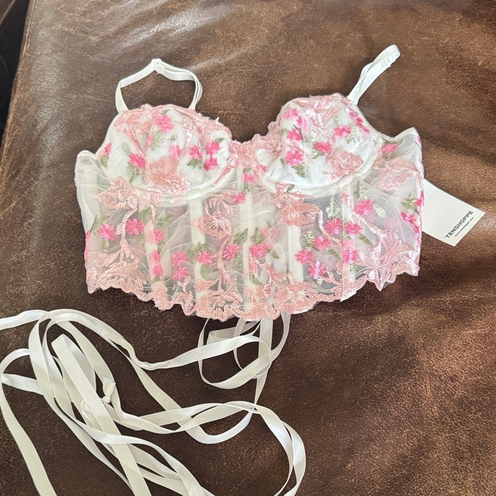 Pink and White delicate floral Lace corset top with boning NWT size small